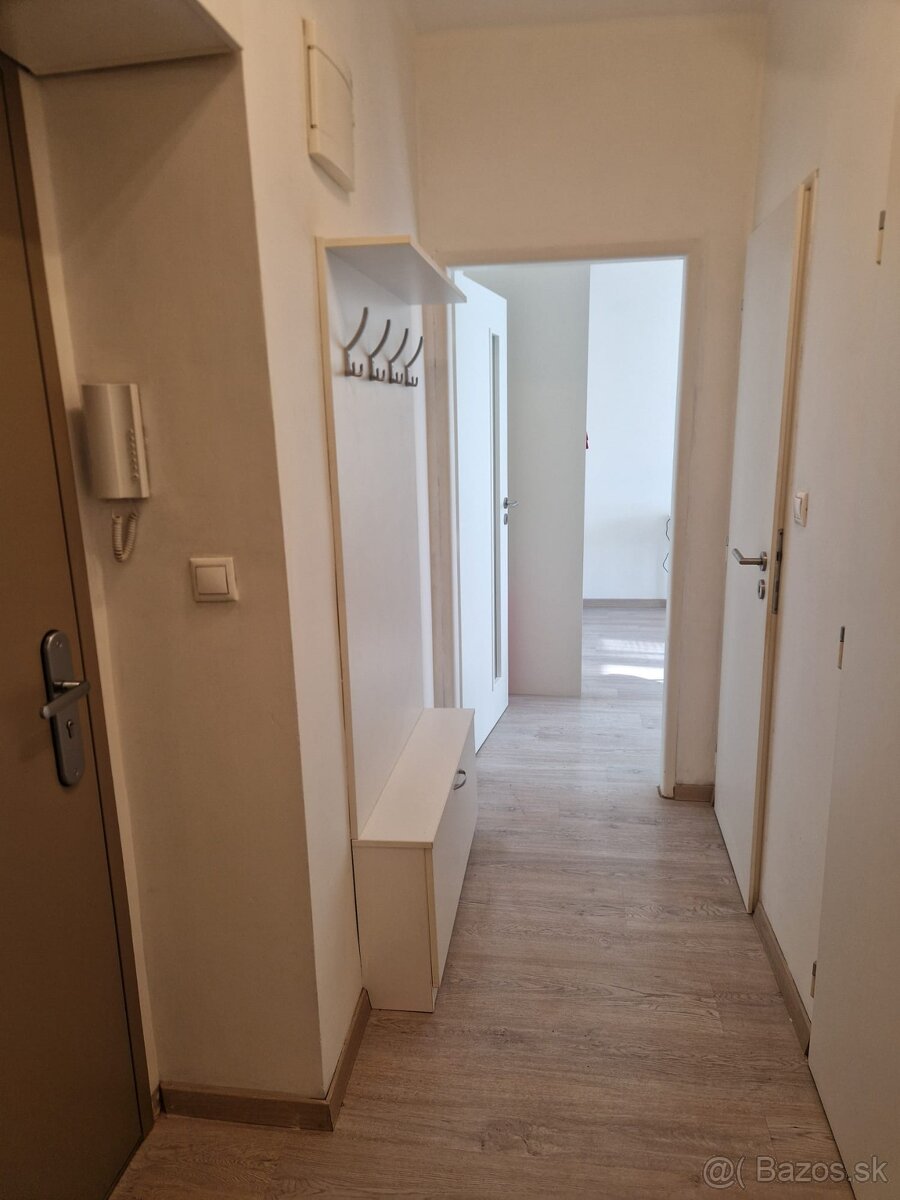 Ojedinelý, slnečný 1-i byt v tehlovom dome - 11