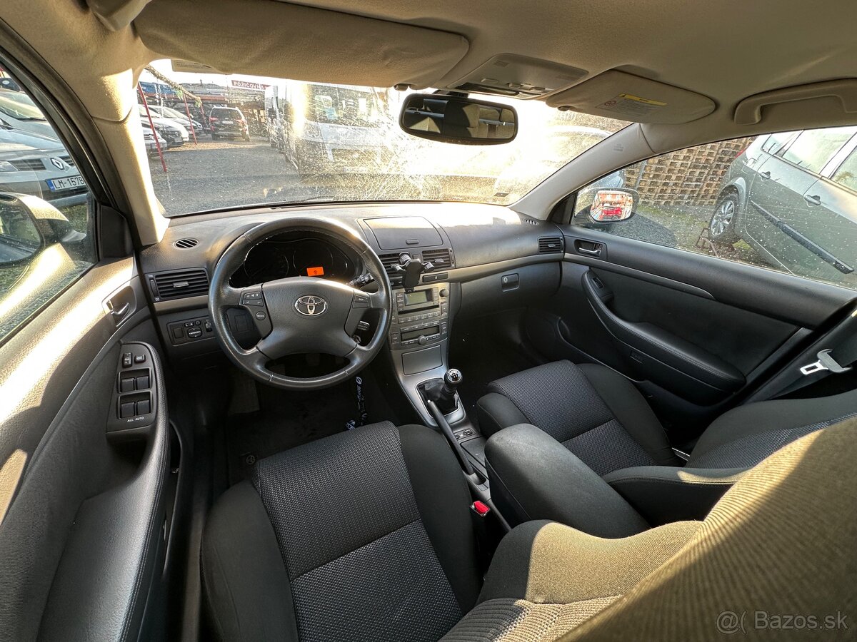 Toyota Avensis Combi 2.0 D-4D Sol - 11