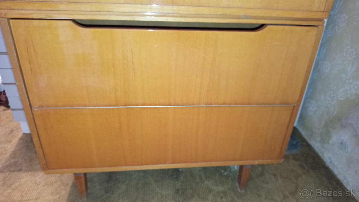 Stolík pre TV alebo rádio - 11