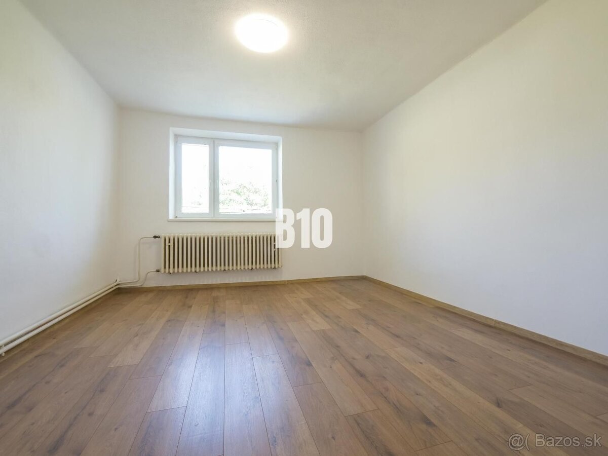 REZERVOVANÉ Čiastočne zrekonštruovaný 4 izbový rodinný dom - - 11