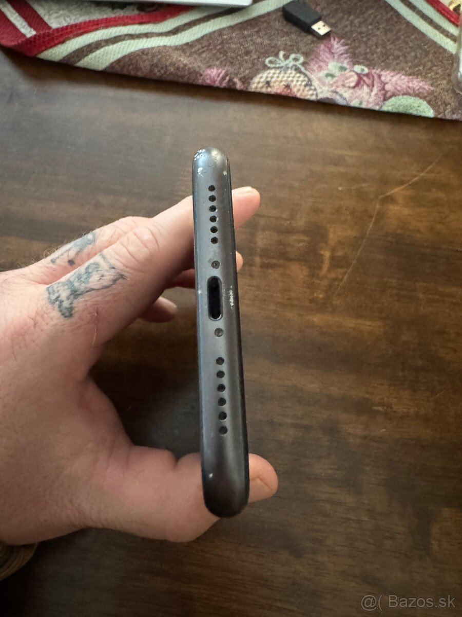 Predám Iphone 11 64gb - 11