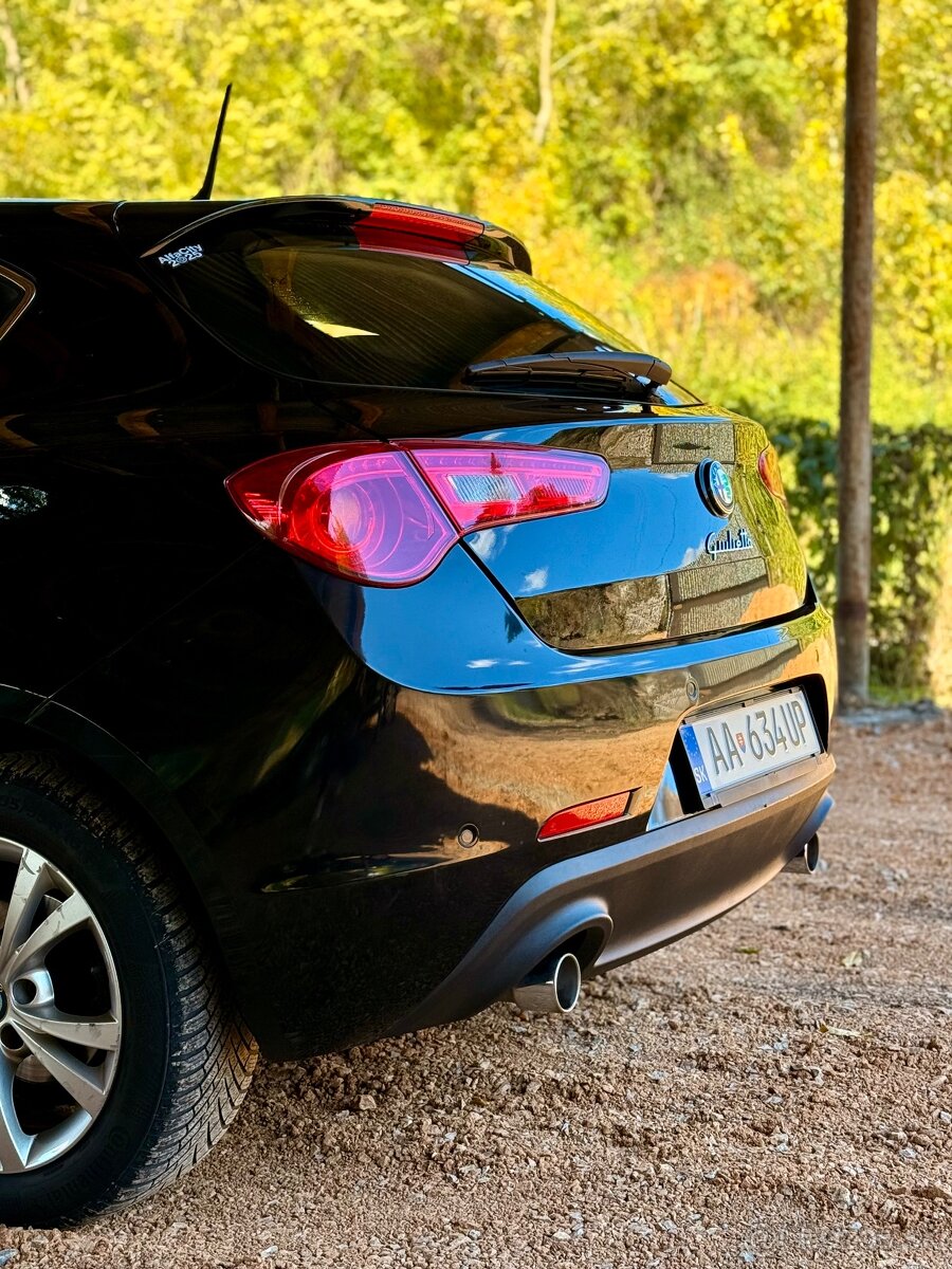 Alfa Romeo Giulietta 2.0 JTDM 170k – elegantná, spoľahlivá - 11