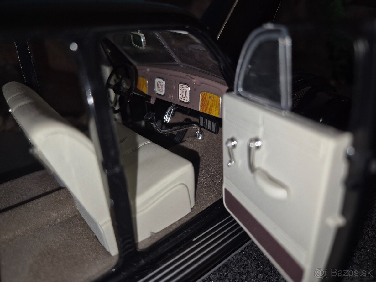 Prodám model 1:18 Chrysler airflow 1936 - 11