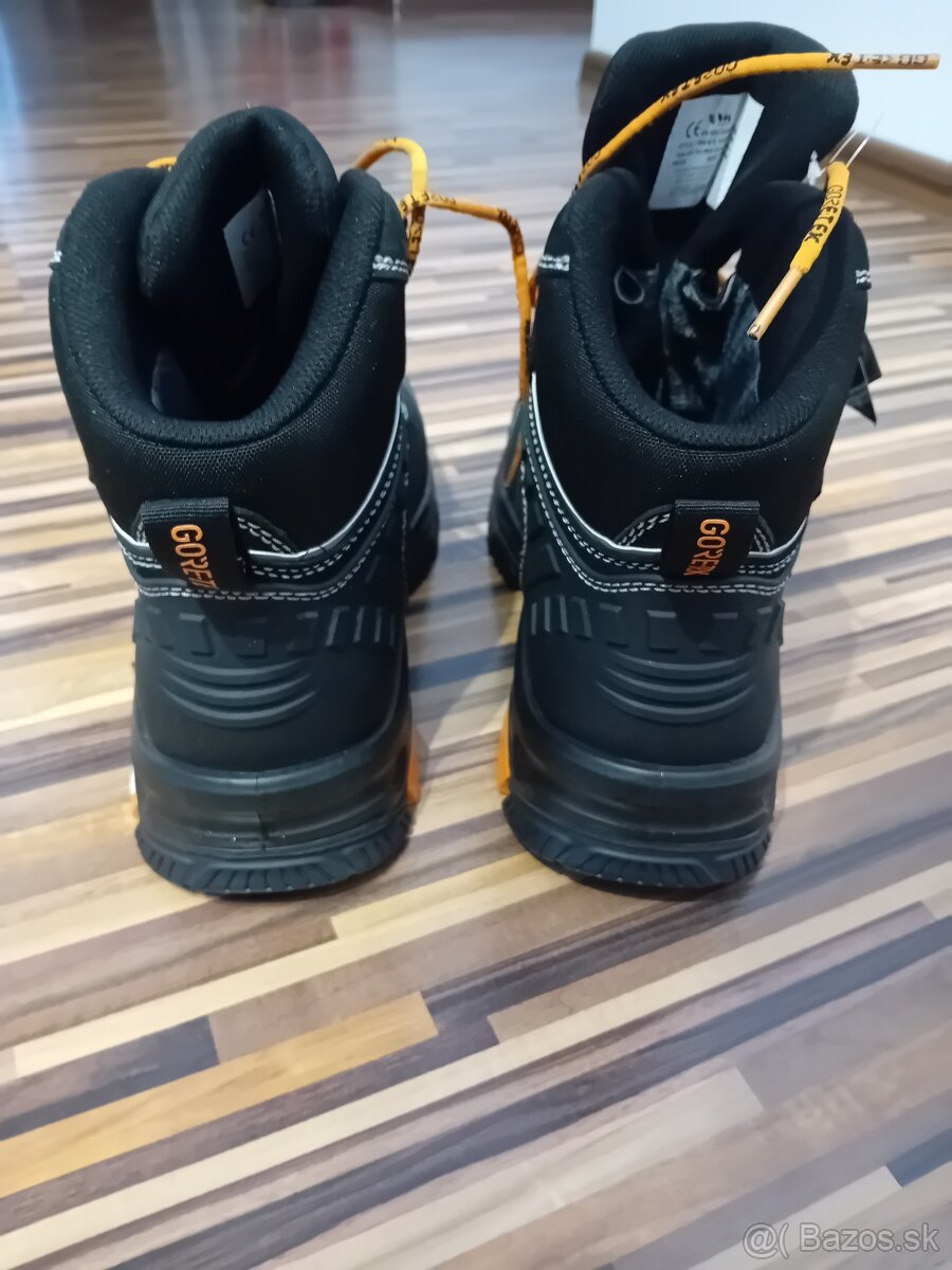 Pracovna obuv 48 - 11