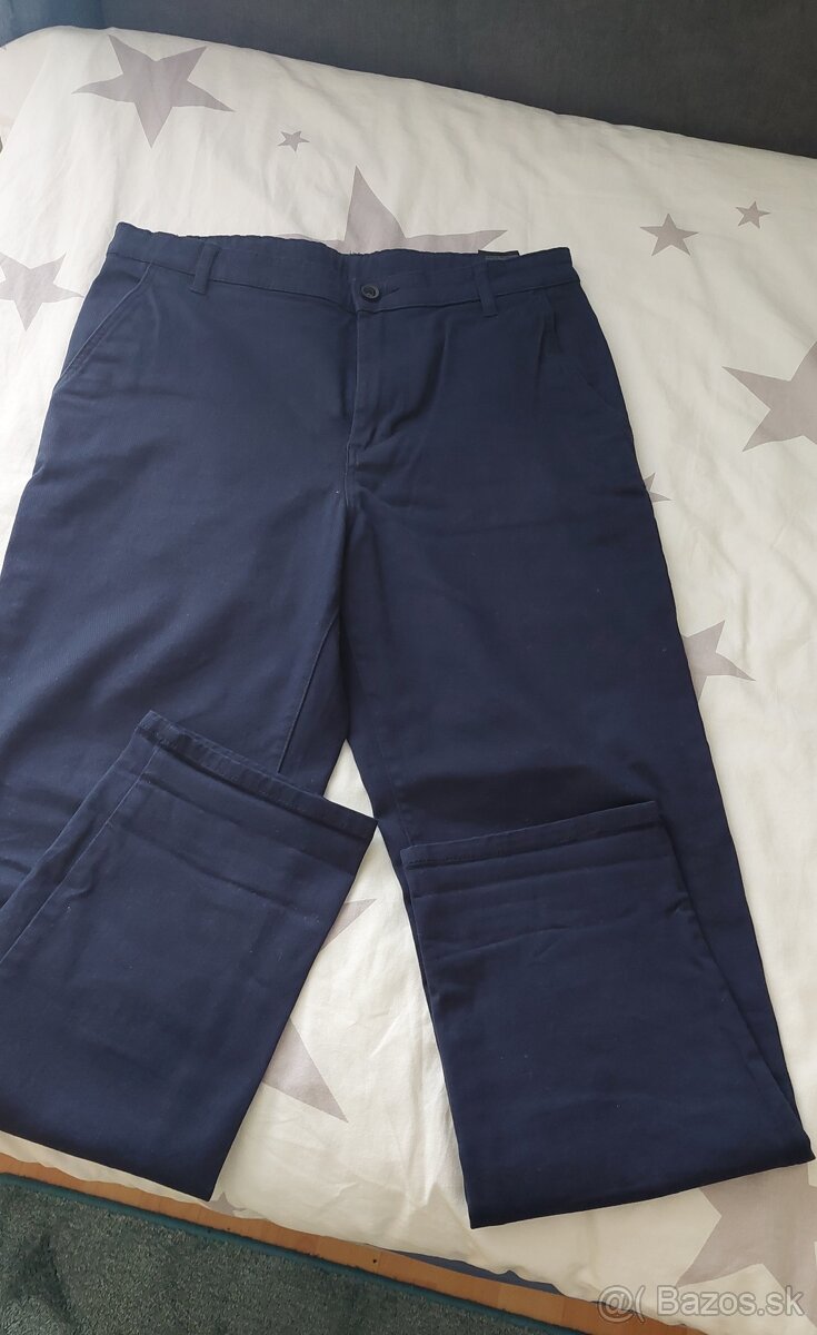 Široké rifle CA, HM čierne kapsáče a tmavo modré noh. - 11