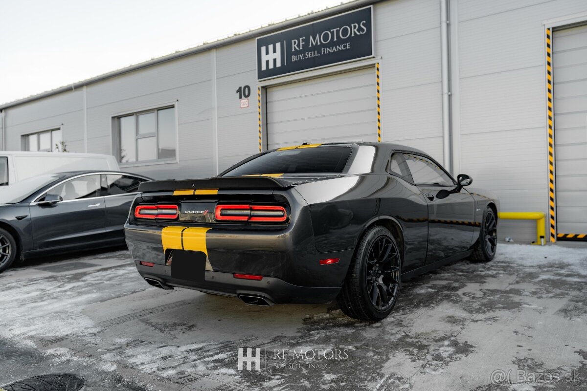 Dodge Challenger - 11