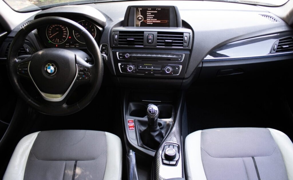 BMW 116i z roku 2011 - 11