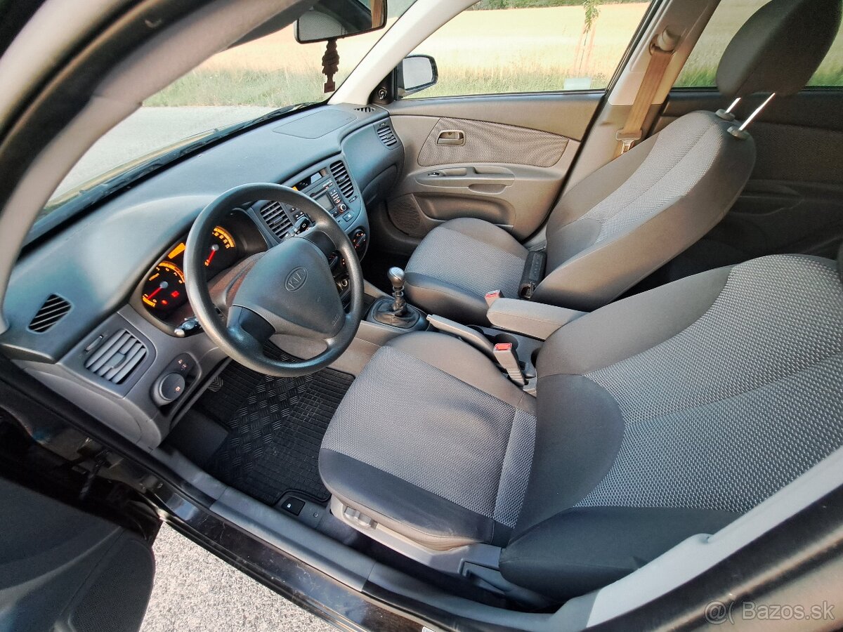 94 tisíc km Kia Rio - 11