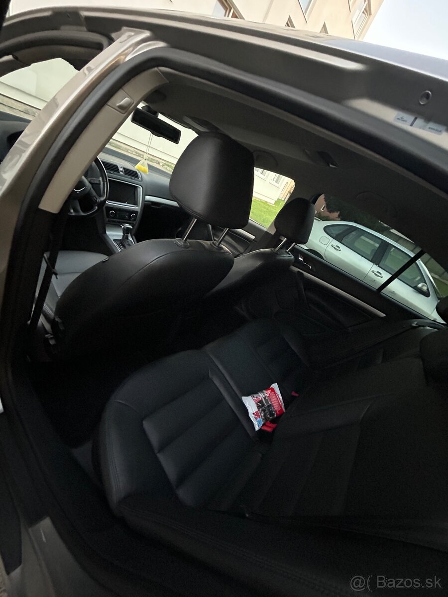 Škoda Octavia II 1.6 TDI DSG ELEGANCE - 11