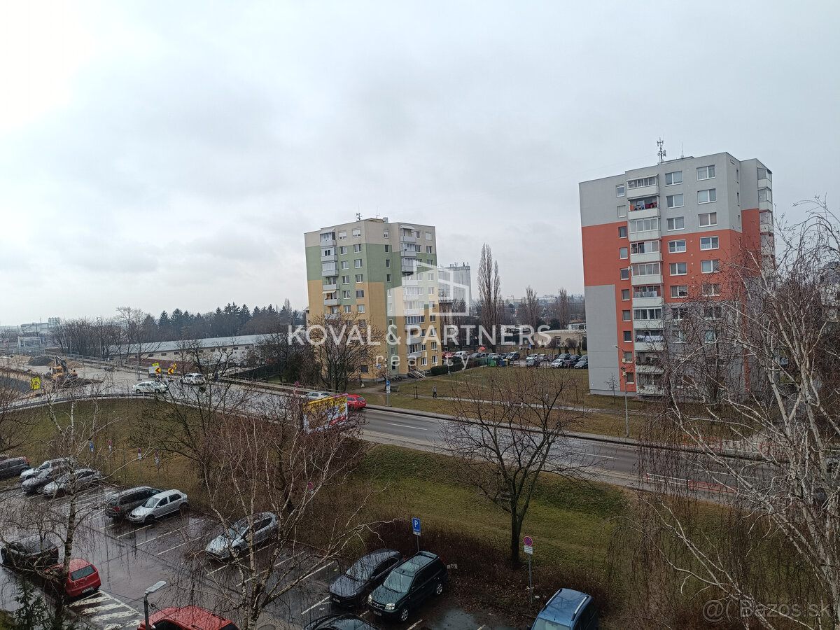 Sympatický 3,5 izbový byt - Sereď - 11