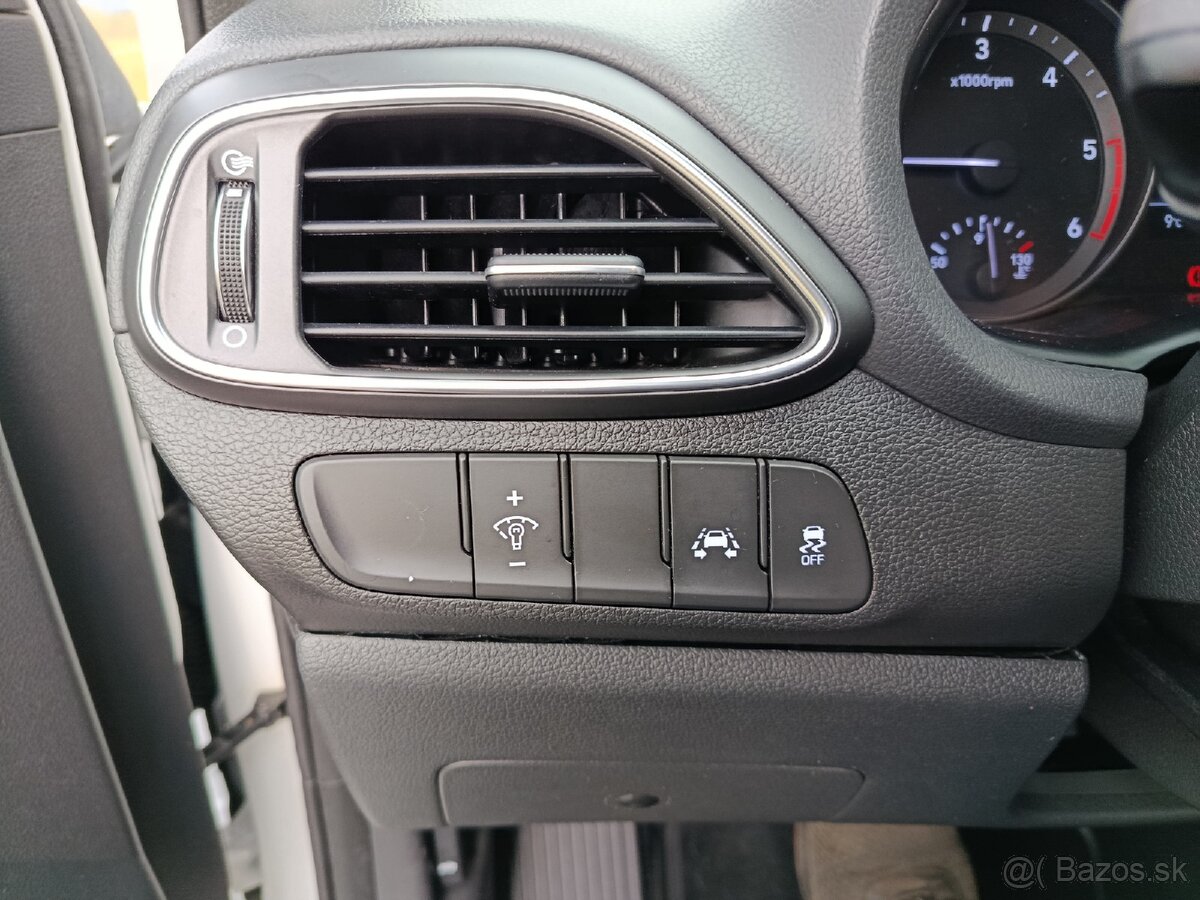 Predám Hyundai i30 Hatchback 1.6 CRDi - 11