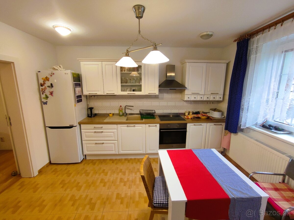 Ponúkame na predaj rodinný dom v obci Hrádok - 11