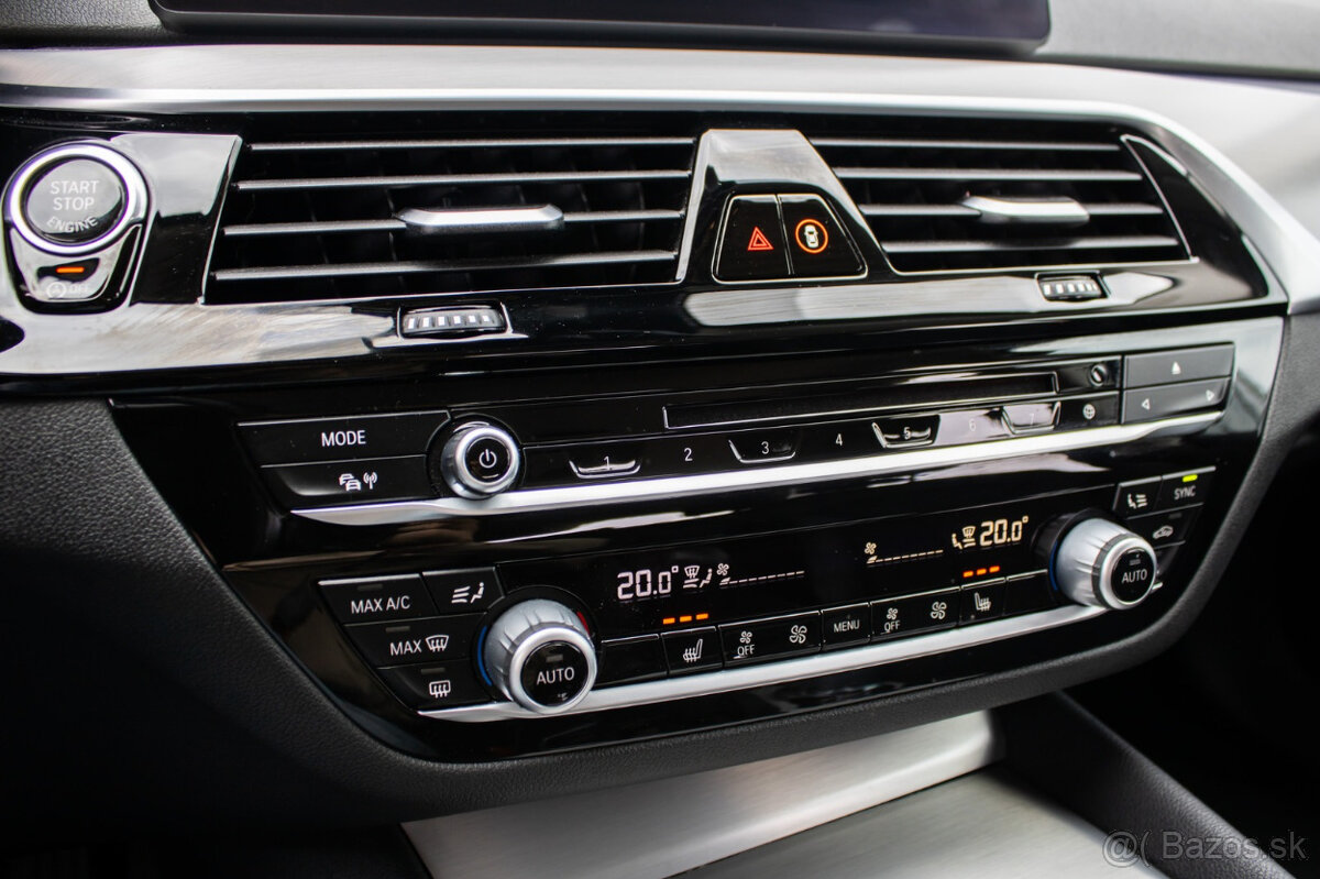 Bmw 5 Touring 530i 4x4 xDrive Sport benzín automat - 11