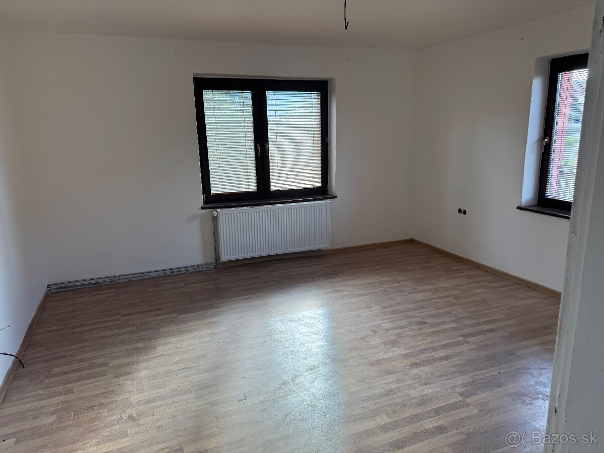 Dom iba 10 minút od centra Košíc–22 árovi pozemok - 11