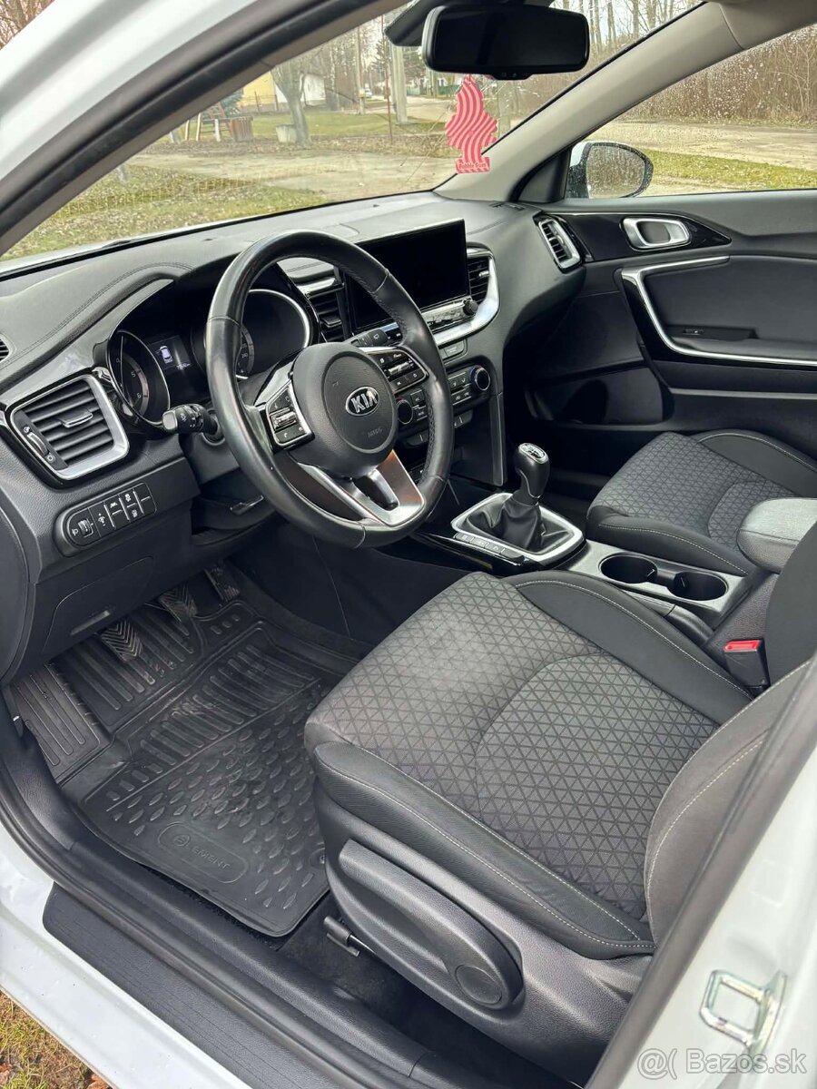 Kia Ceed 1.6 CRDi mHEV Gold - 11