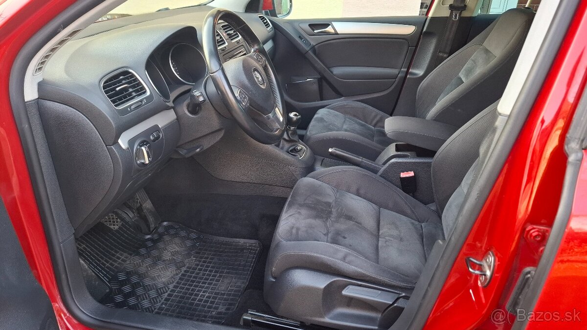 VW Golf 1.4 TSI 122k Highline 6 st. manuál - 11