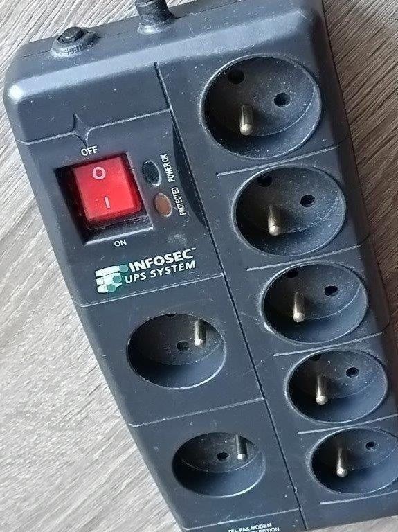 Prepäťová ochrana PHILIPS a SILVERCREST - 8 zásuviek - 11