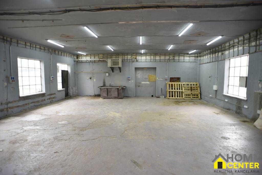 NA PREDAJ: PREVÁDZKOVÝ AREÁL, 8817 m2, KOMÁRNO - 11
