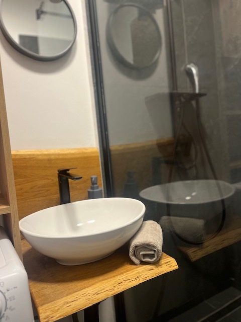 Na prenájom 2.izbový byt s loggiou - 11