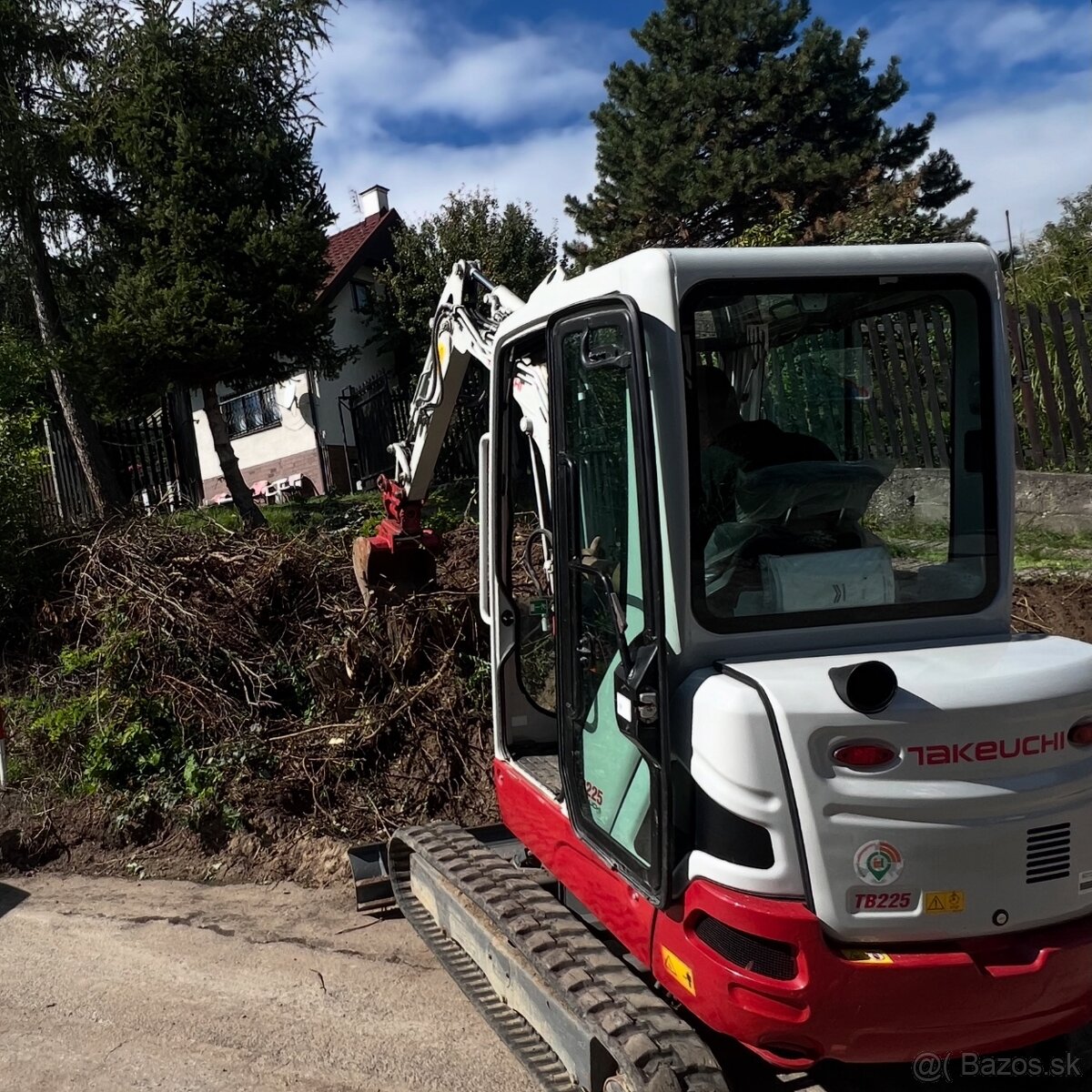Výkopové, zemné a búracie práce s minibagrom - 11