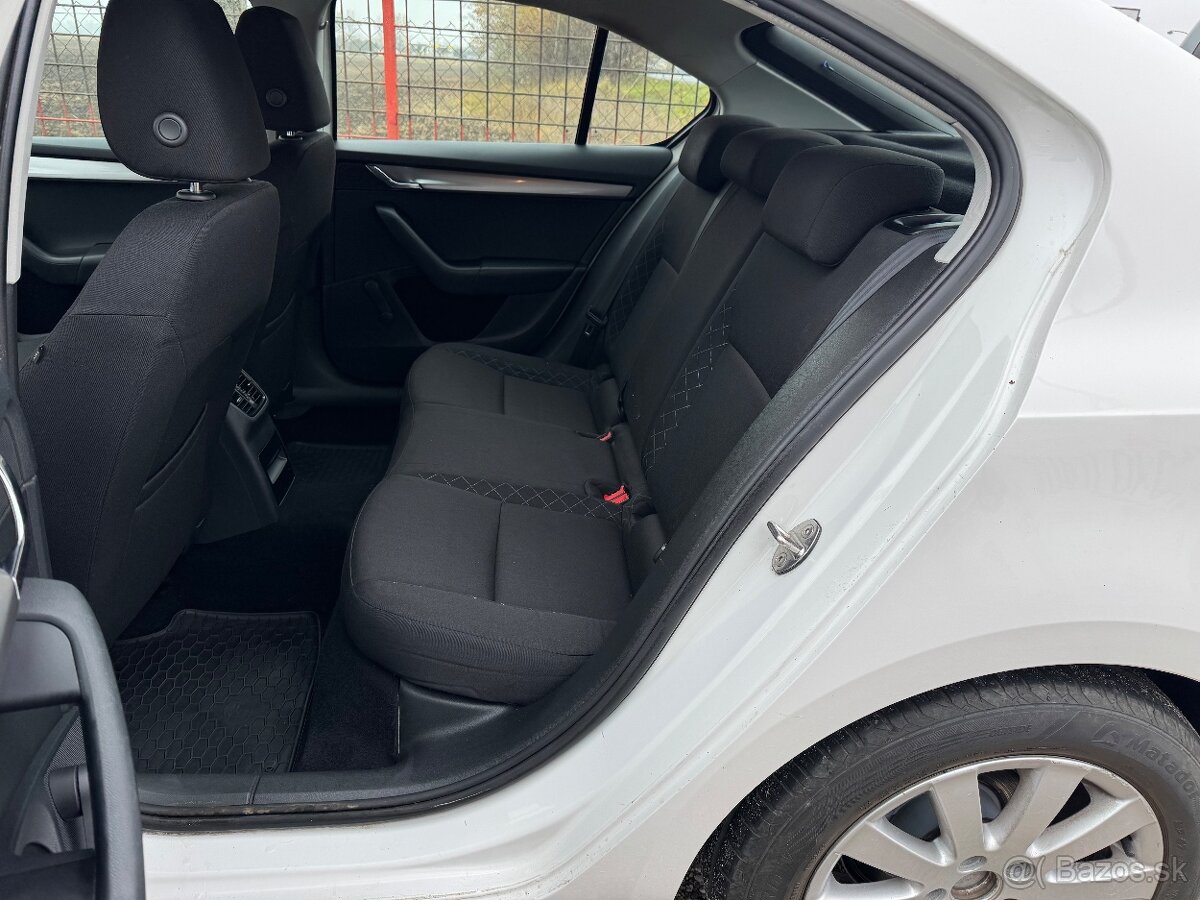 Škoda octavia 1.6tdi - 11
