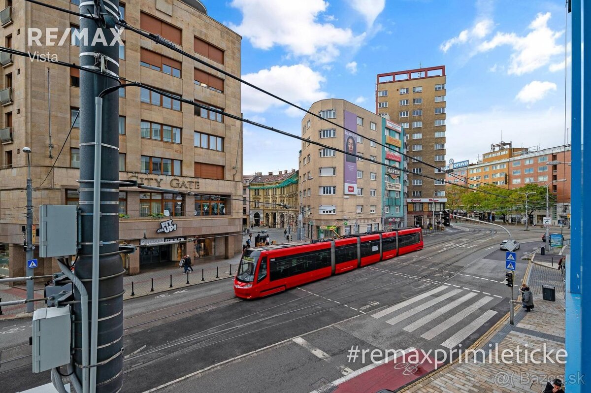 Kancelárske priestory s výhľadom na staré mesto - 11