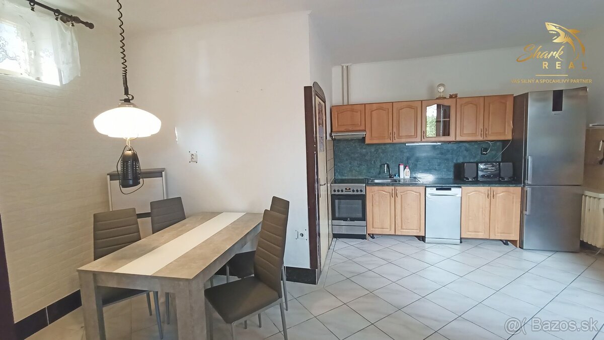 REZERVOVANÉ Rodinný dom s potenciálom neďaleko Zlatých Mora - 11