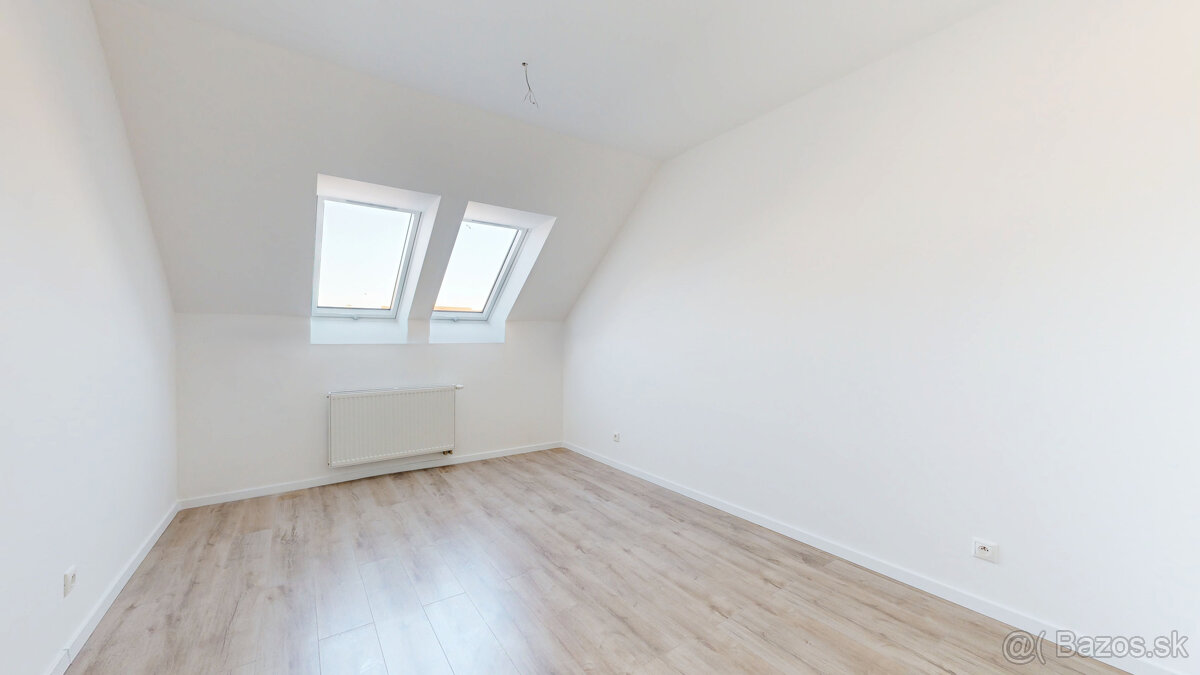 POLIANKY / Priestranný 3-izbový byt s loggiou a kuchynskou l - 11