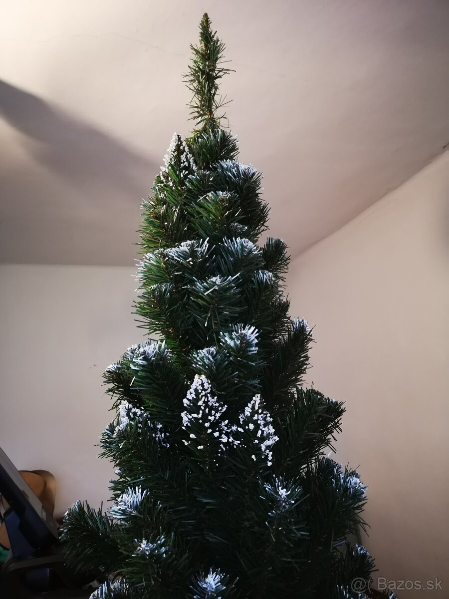 Umelý vianočný stromček - 11