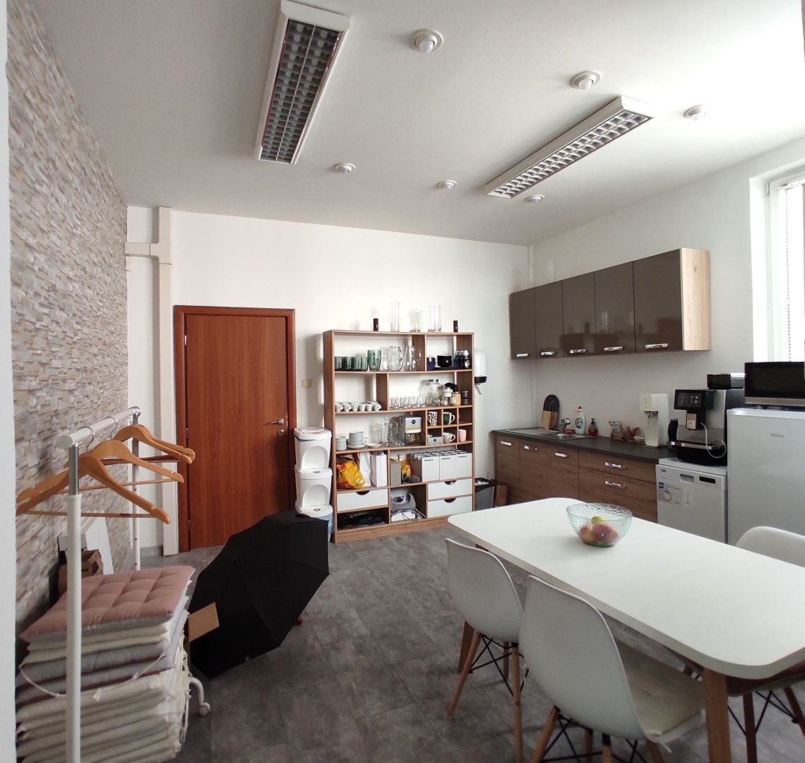 126m2 obchodný priestor s veľkým preskleným výkladom, Račian - 11