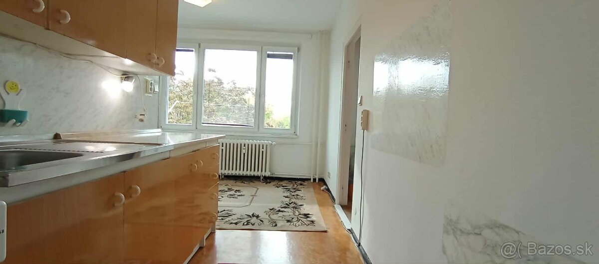 Výnimočný 3,5-izbový byt priamo v centre Lučenca – Námestie - 11