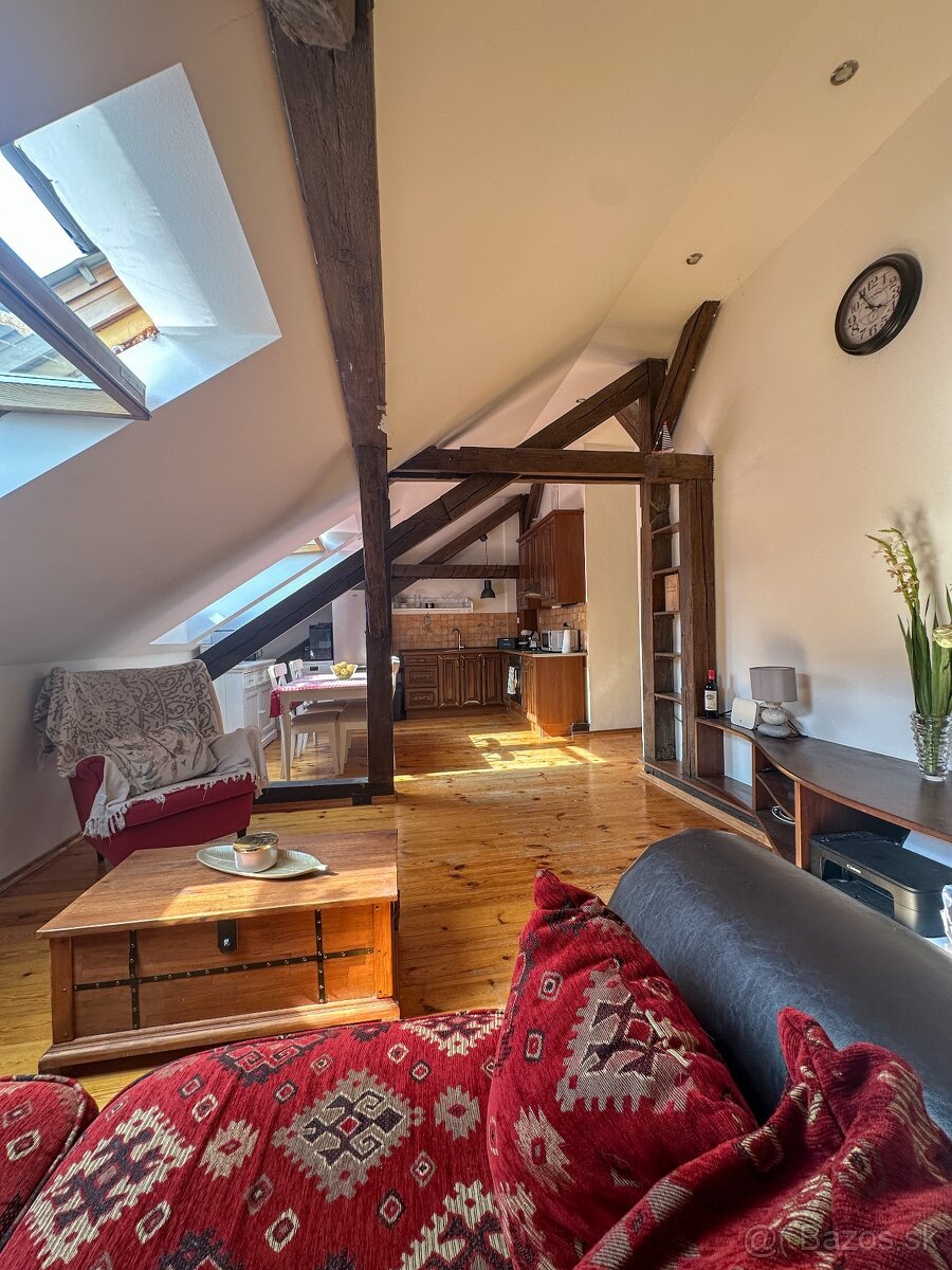 Tehlový štýlový podkrovný 3 izb. byt v centre Košíc - 11