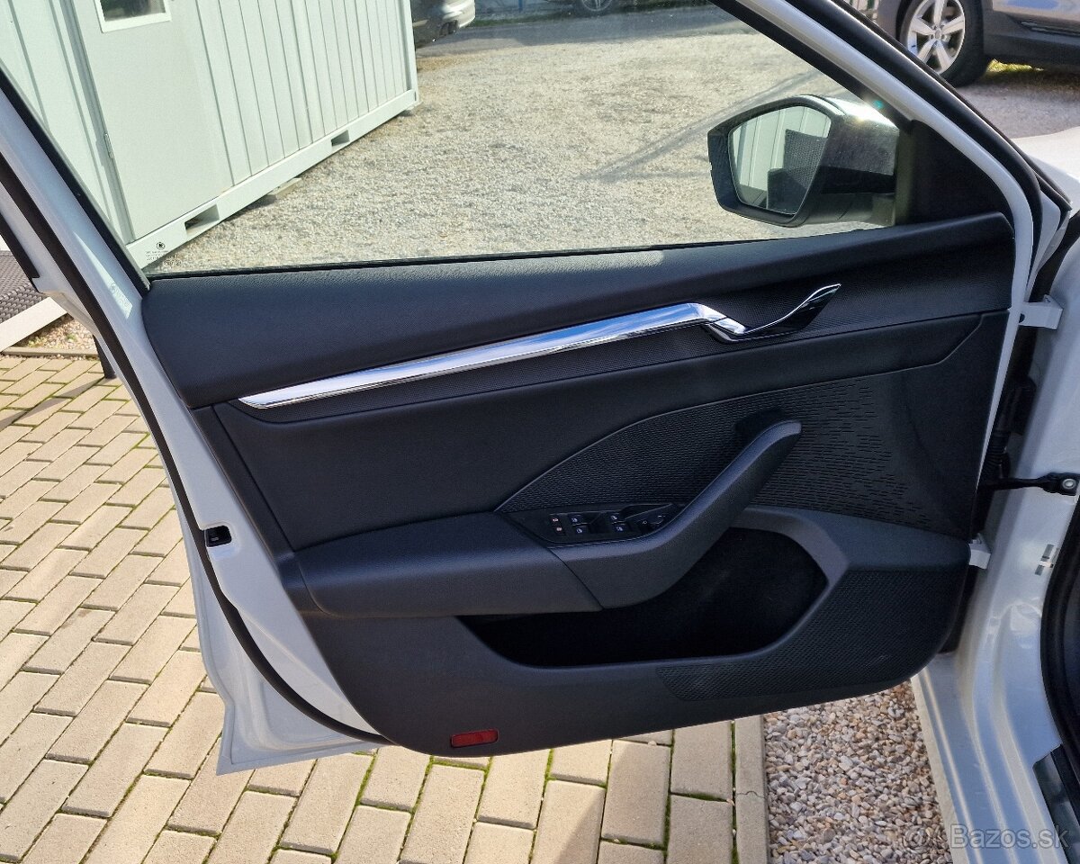 ŠKODA OCTAVIA COMBI 2.0 TDI SCR STYLE - 11