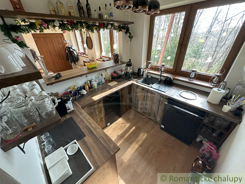 Exkluzívne: Veľká chata na peknom mieste Kokava-Línia. - 11