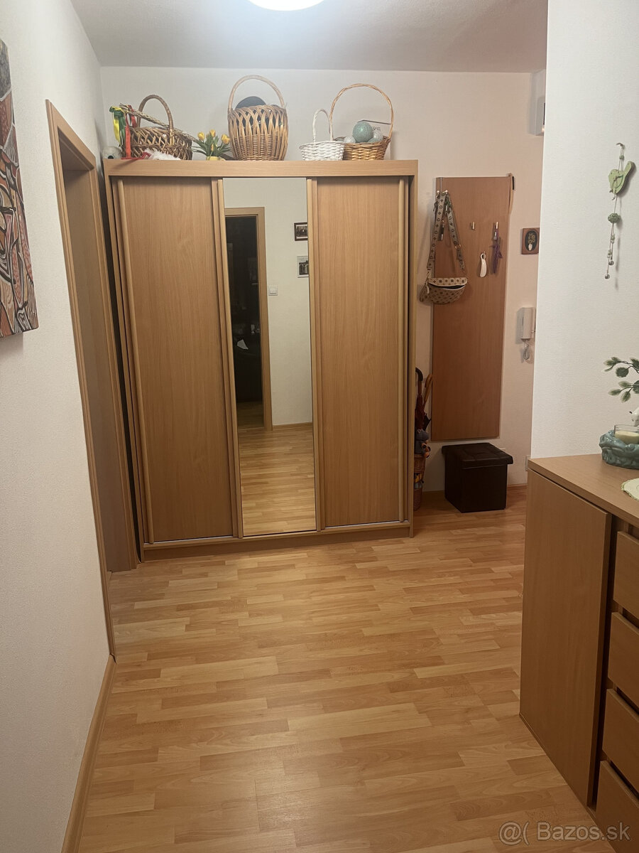 Váš nový domov čaká na vás – priestranný 3-izbový byt v Hume - 11