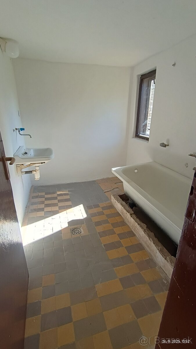 Predáme malý rodinný dom - 11