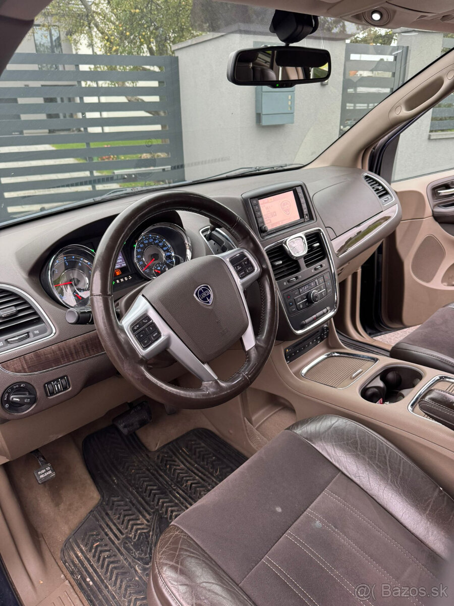 Lancia Voyager 2.8 CRD, automat, 7 míst - 11