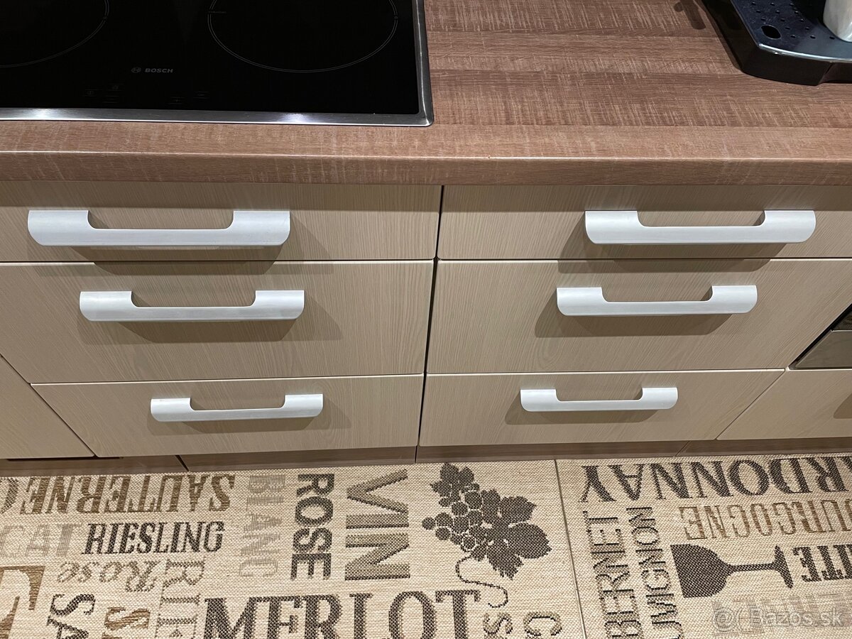 Výsuvná potravinová skriňa - 11