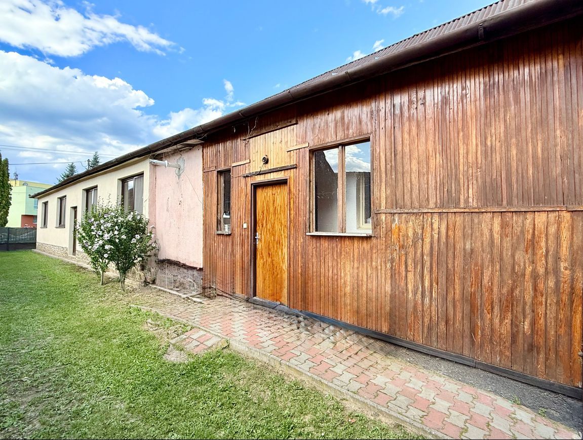 BUKOVEC - 4 IZBOVÝ RD V DOBROM STAVE POZEMOK 1.104 M2 - 11