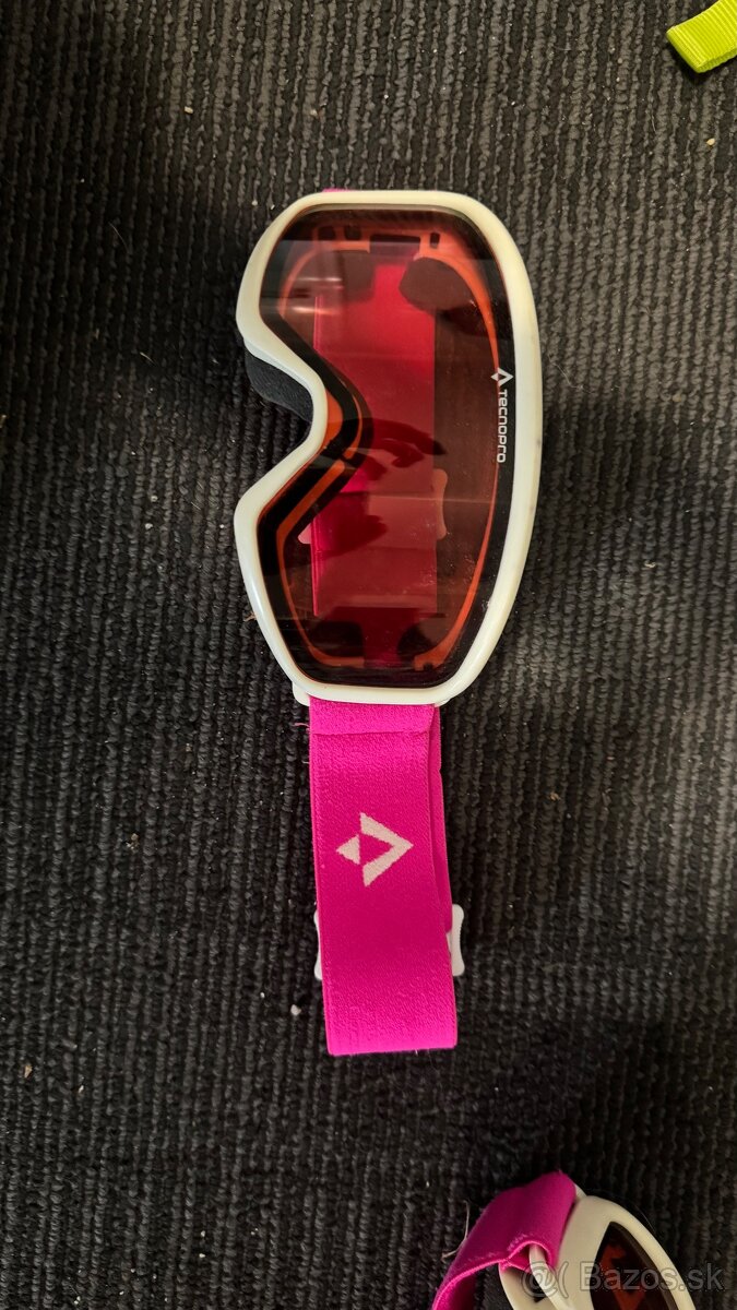 Lyziarske prilby a okuliare - 11