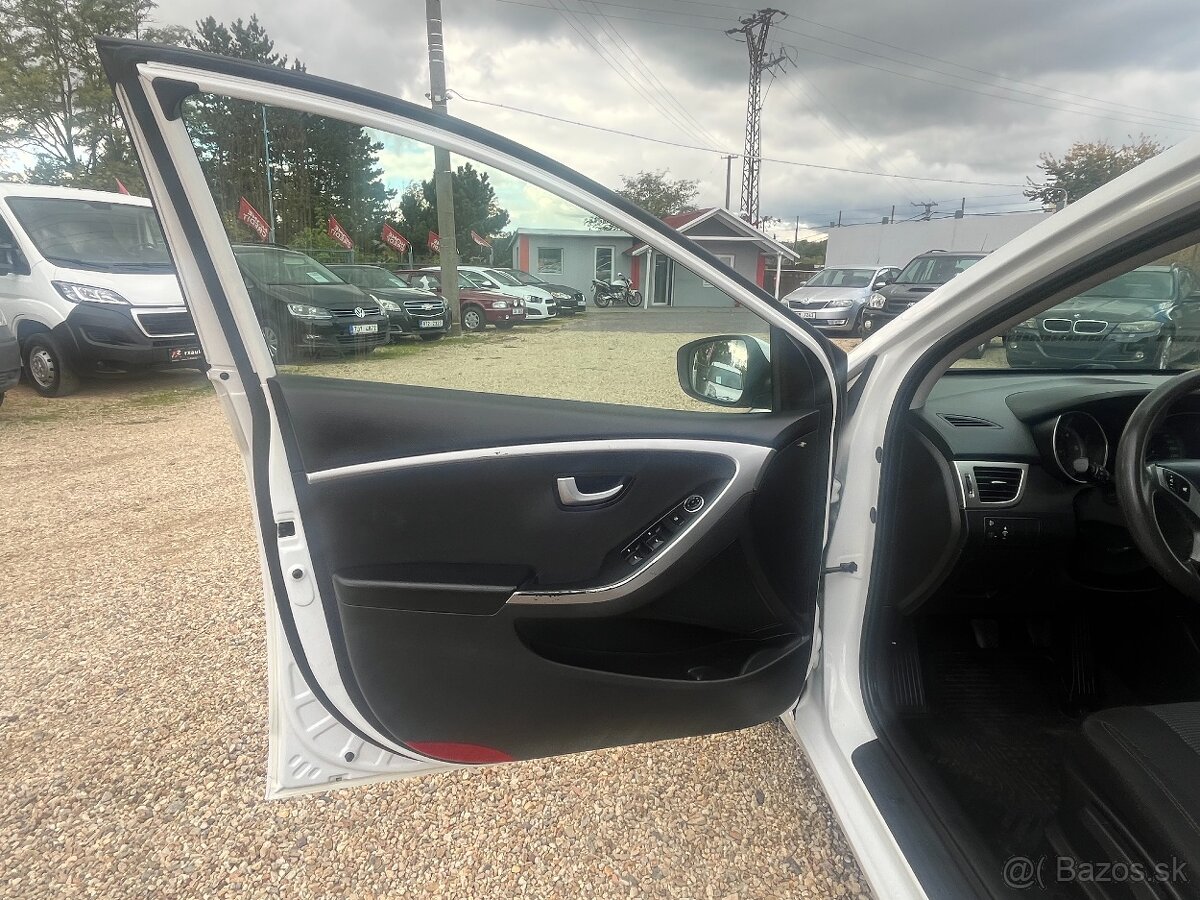 Hyundai i30, 1.6CRDi 81kWPRAVID.SERVIS - 11