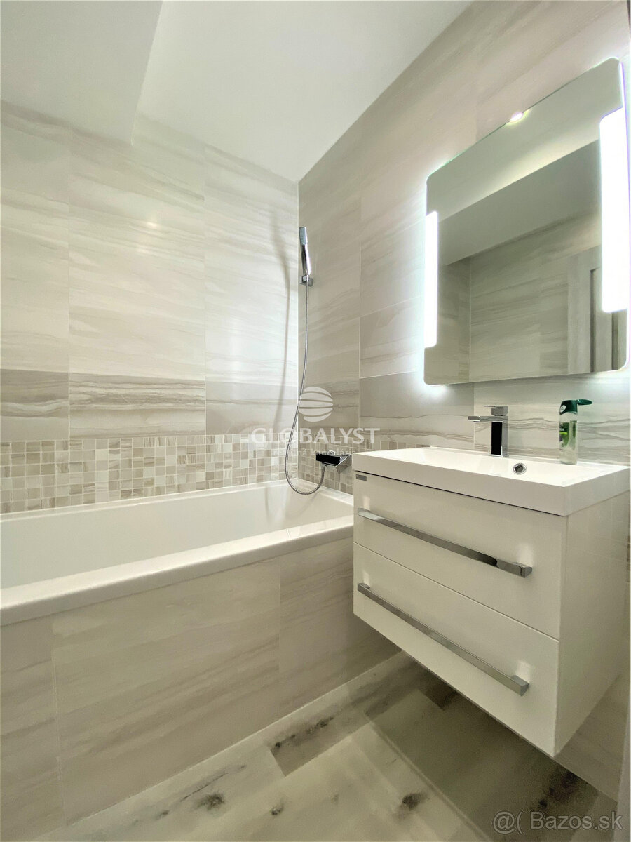 Priestranný, rekonštruovaný 3 izbový byt v centre mesta na T - 11