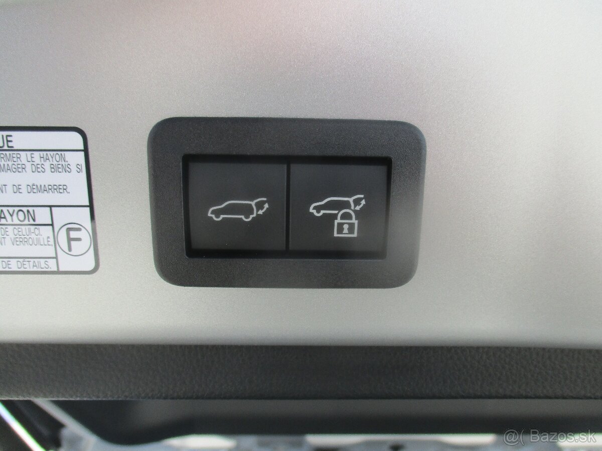 TOYOTA COROLLA CROSS AC STYLE TECH 2,0 HEV 4x4 DPH - 11