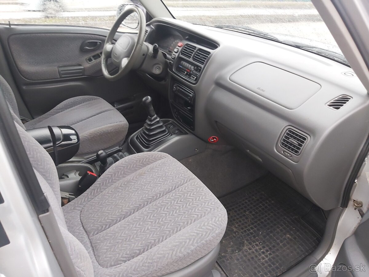 Suzuki Grand Vitara 2.0 TD ABS A/C - 11