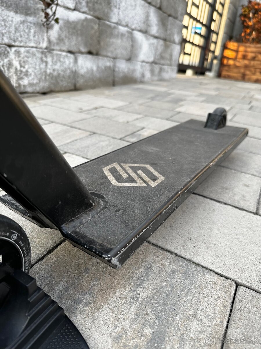 Kolobežka freestyle STRIKER GRAVIS L black - 11