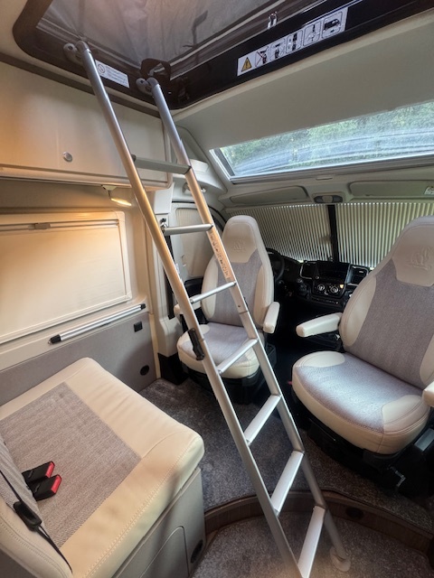 Autokaravan na prenájom - 11