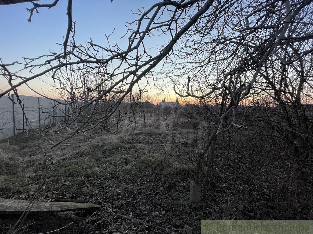 Domček v pôvodnom stave blízko rybníka len 15 km od Nových - 11