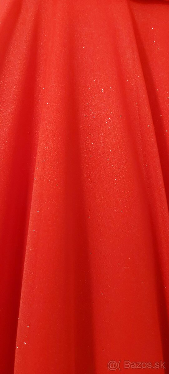 Krásne červené spoločenské šaty - 11