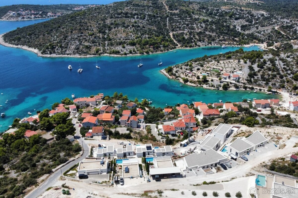 Chorvátsko, luxusná vila 80 metrov od mora. - 11