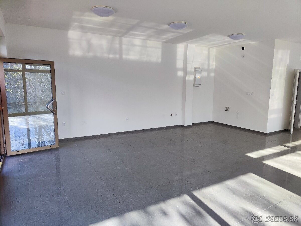 Prémiový presklený obchodný priestor - Kaskády - 11